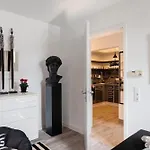 - International Apartman *